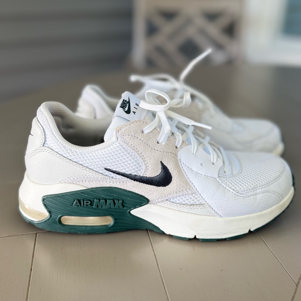 NEW Nike Women’s Air Excee size 8.5